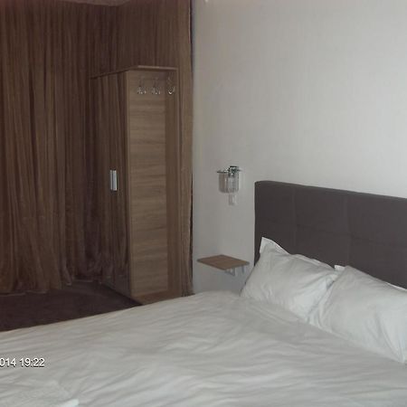 Hotel Vitan273 Bukares Bagian luar foto