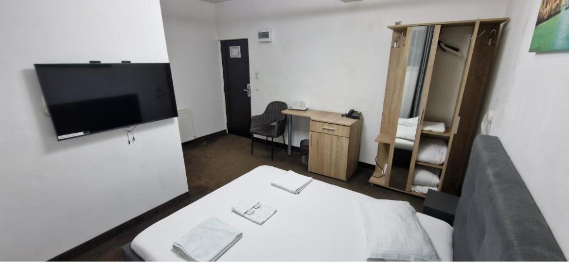 Hotel Vitan273 Bukares Bagian luar foto