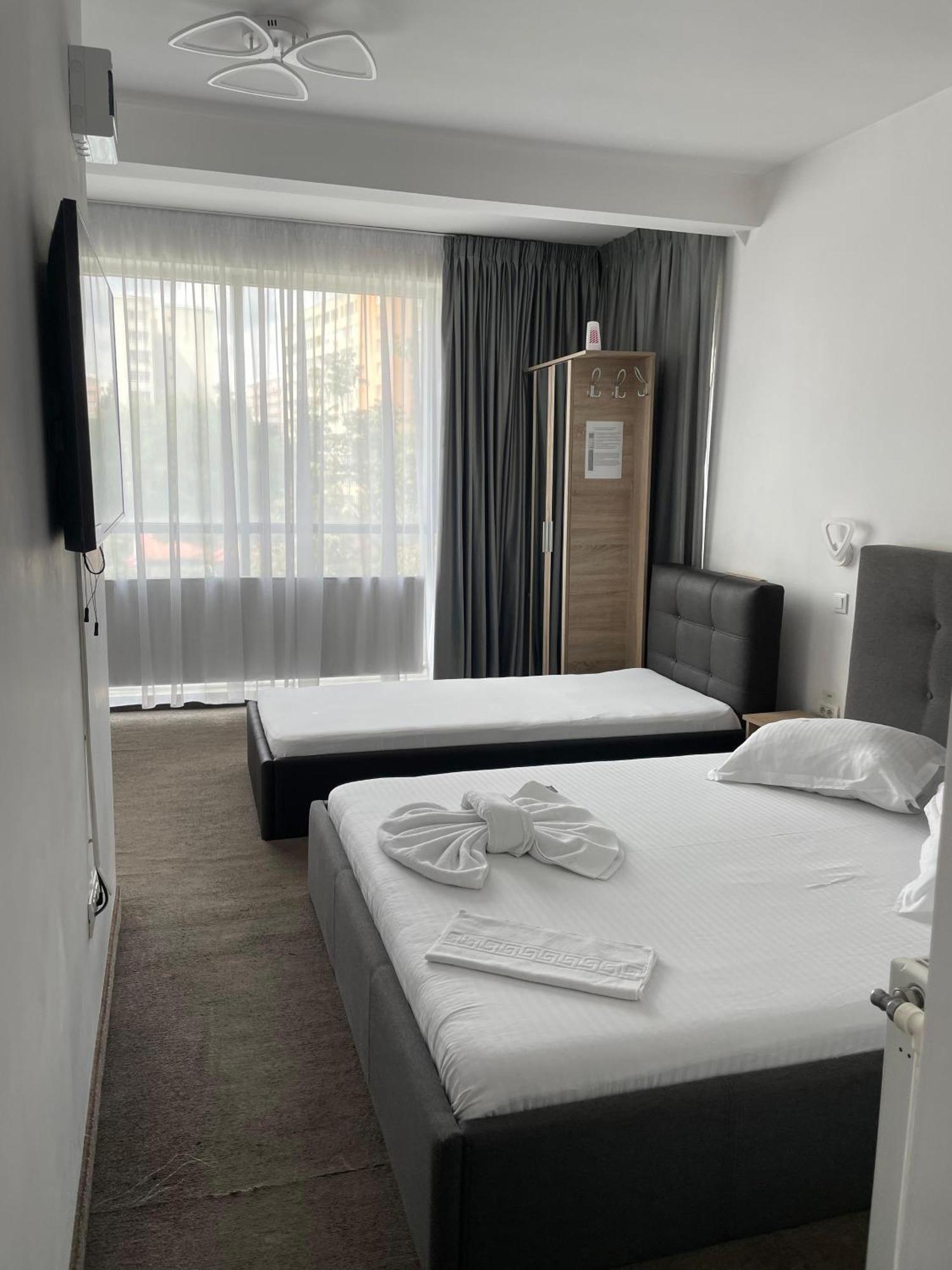 Hotel Vitan273 Bukares Bagian luar foto
