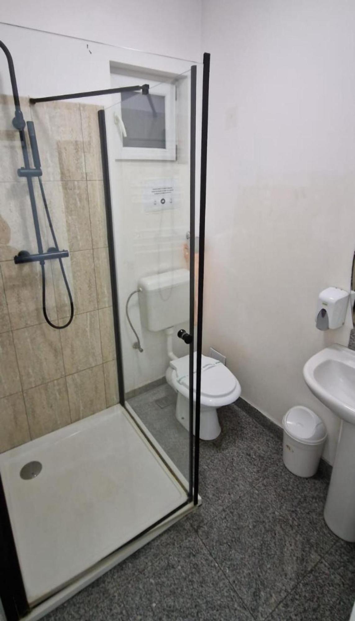 Hotel Vitan273 Bukares Bagian luar foto