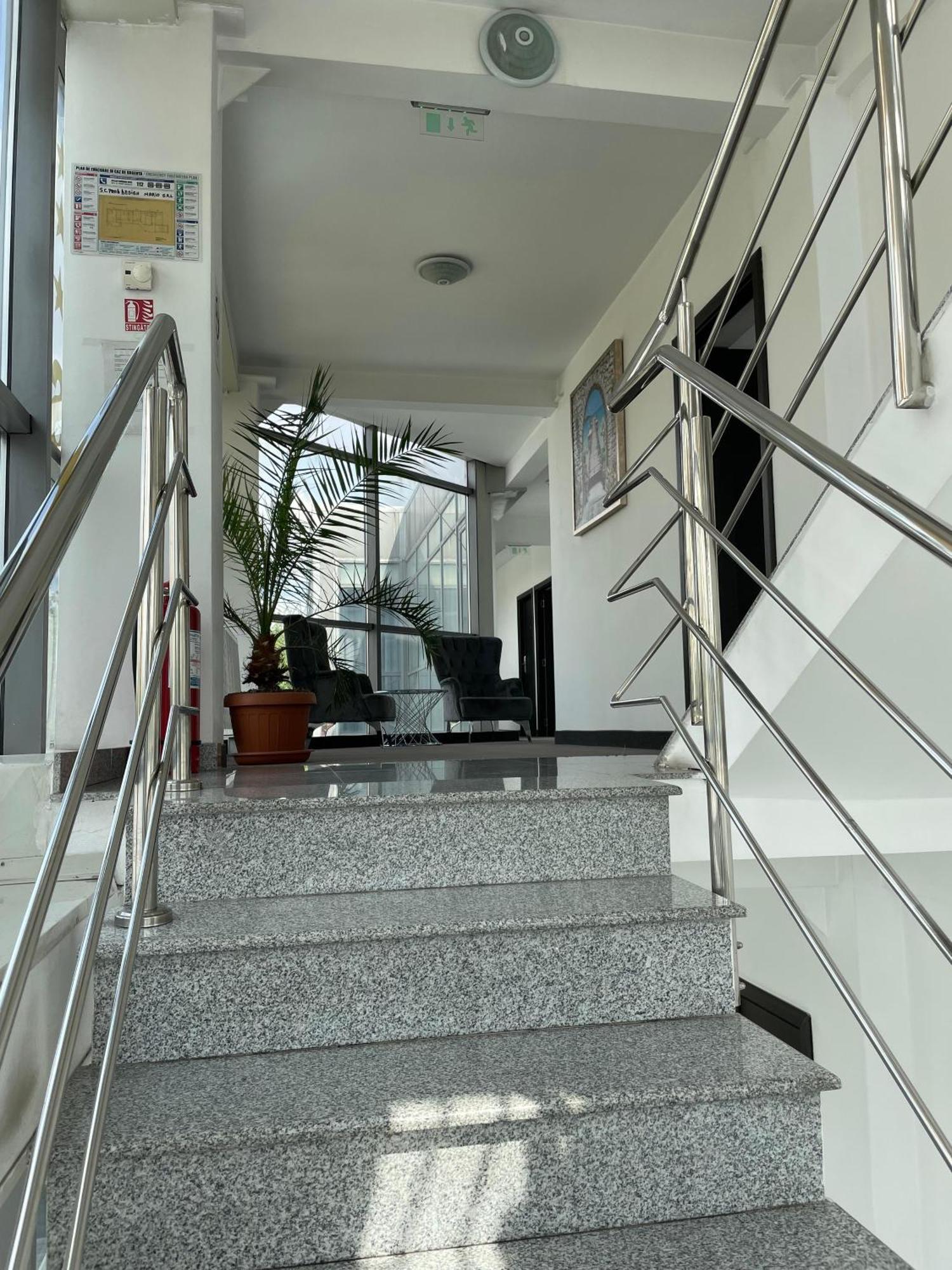 Hotel Vitan273 Bukares Bagian luar foto