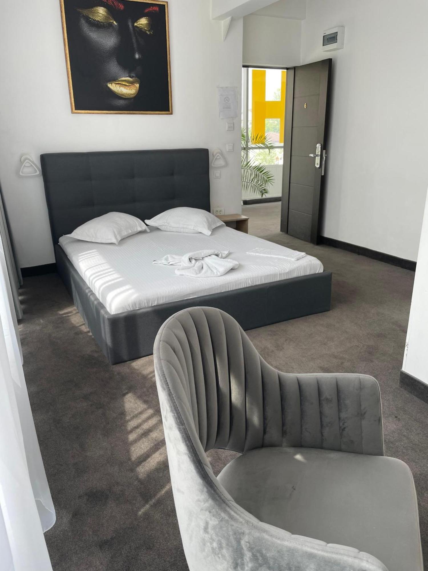 Hotel Vitan273 Bukares Bagian luar foto