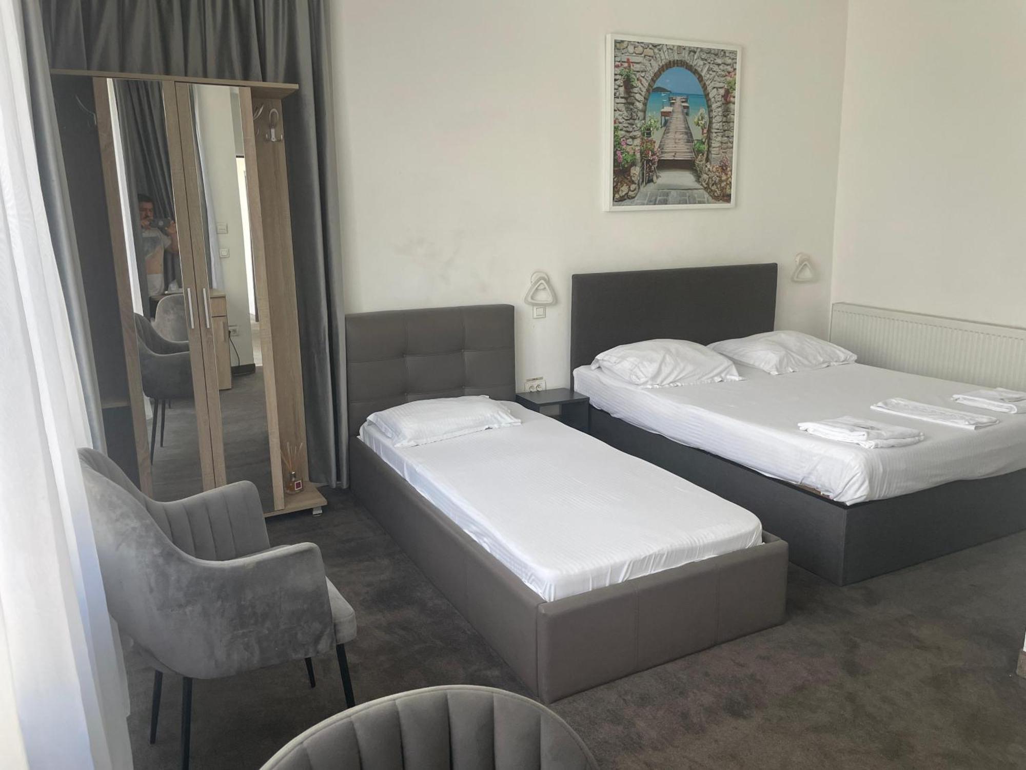 Hotel Vitan273 Bukares Bagian luar foto