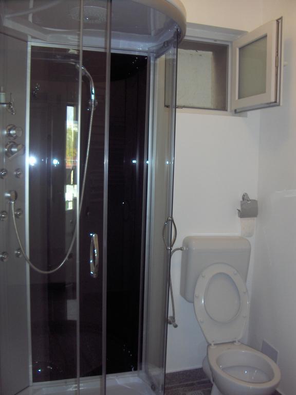 Hotel Vitan273 Bukares Bagian luar foto